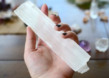 selenite, kristen brown, cyrstals, healing crystal, brain injury, concussion, pcs, tbi, abi, traumatic brain injury,
