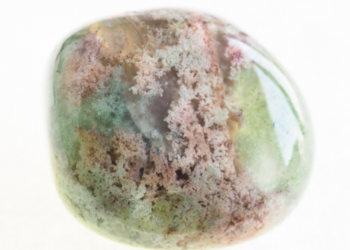 Three Ways Moss Agate Soothes Your Soul